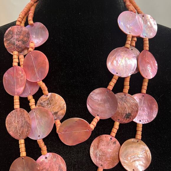 CORAL COLOR MOTHER OF PEARL AND BEADED STATEMENT NECKLACE 3 STRAND VINTAGE - Picture 4 of 10